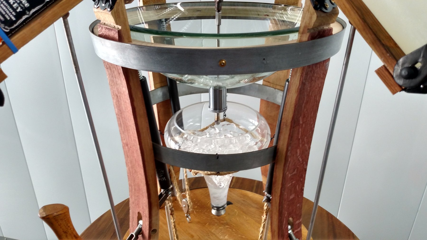 Upper mixing vessel and working stopper